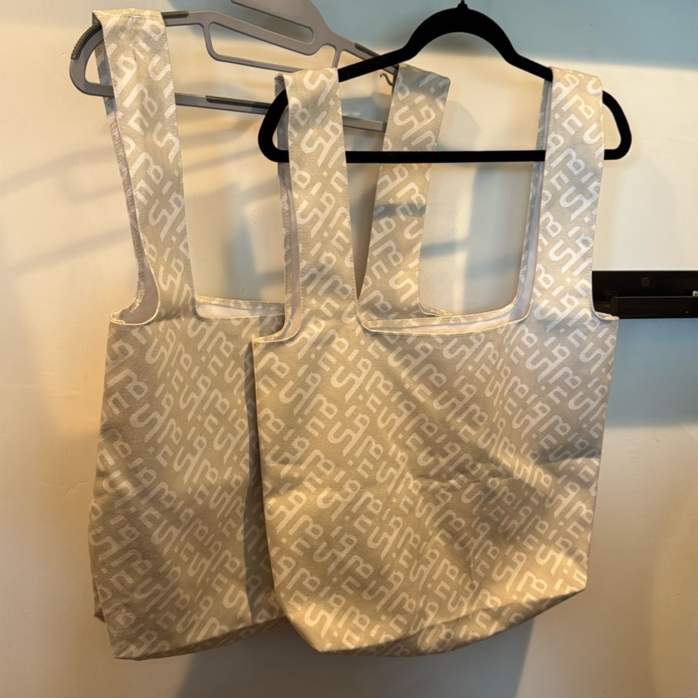 2 Halle Berry x Sweaty Betty The rē•spin Edit Canvas Tote Bag